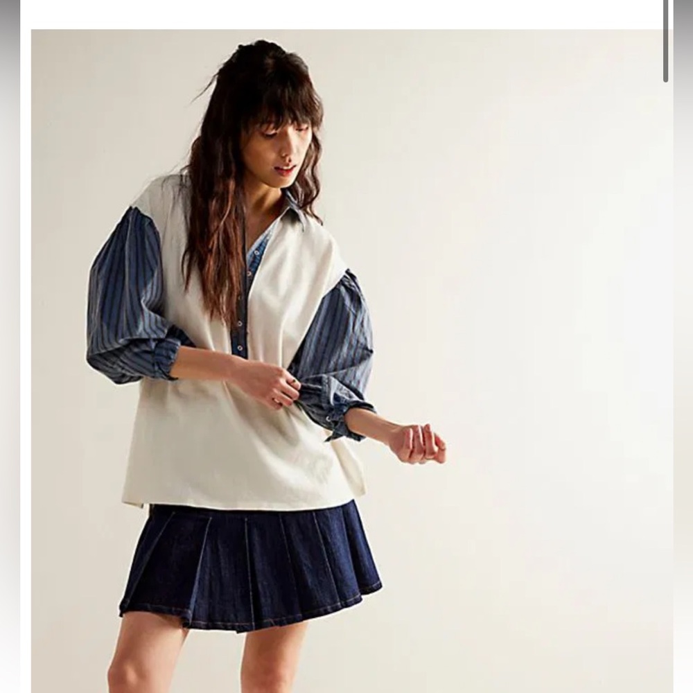 We The Free - First Class Tee size medium